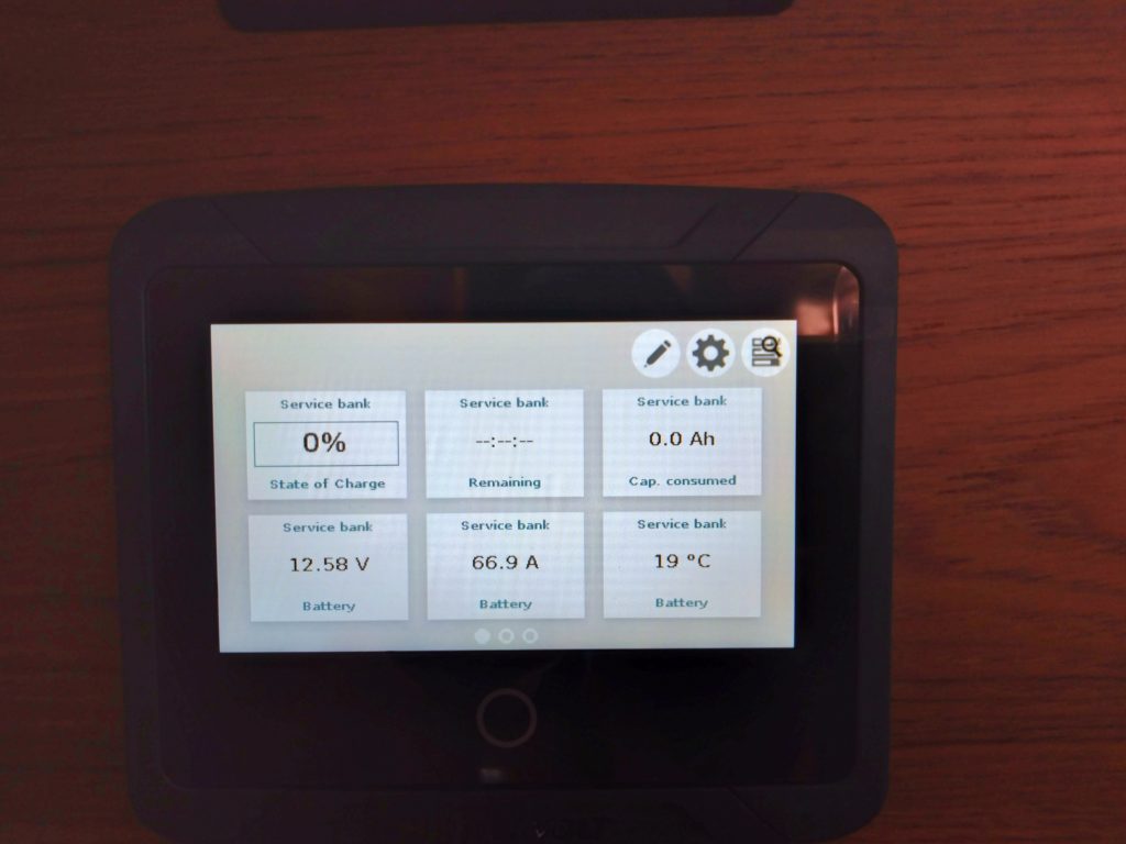Small computer screen showing battery information including 0% charge and lots of amps going back in the battery bank.